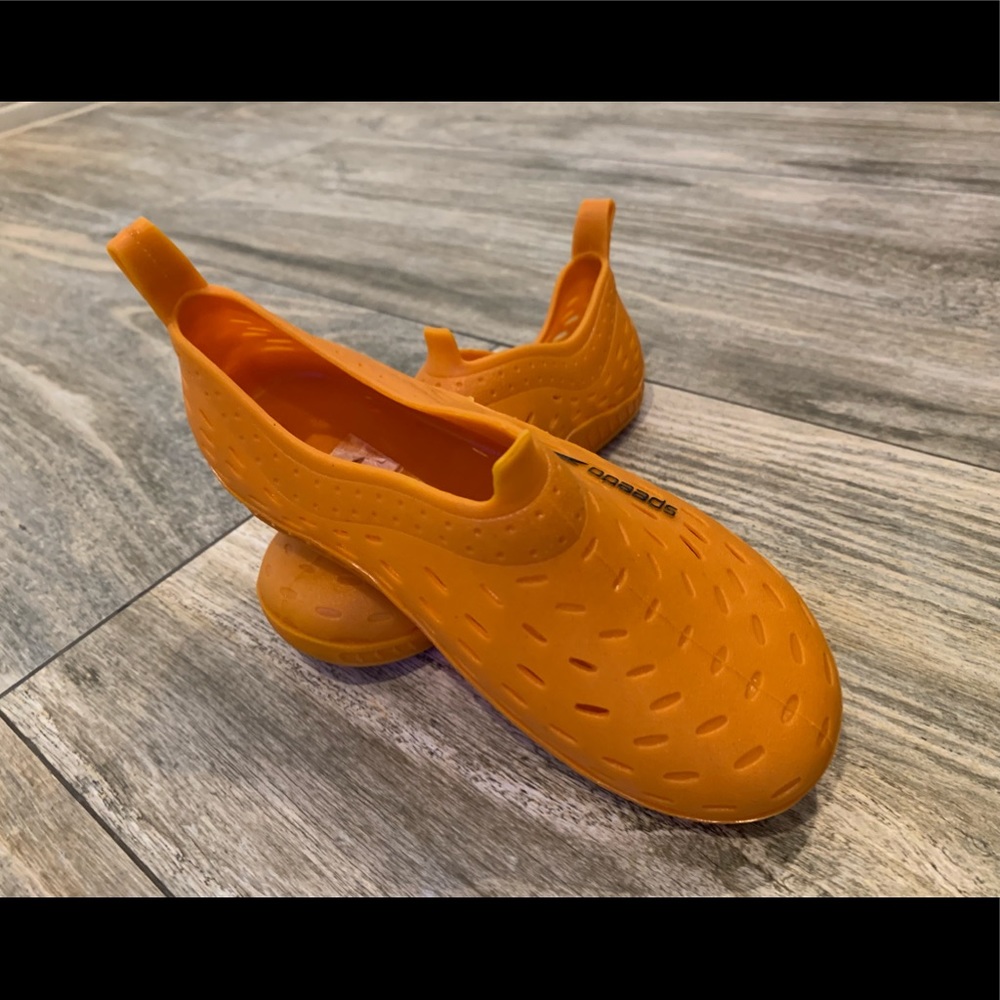 Kids speedo shoes